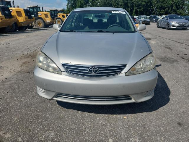 4T1BE32K45U633865 - 2005 TOYOTA CAMRY LE SILVER photo 5