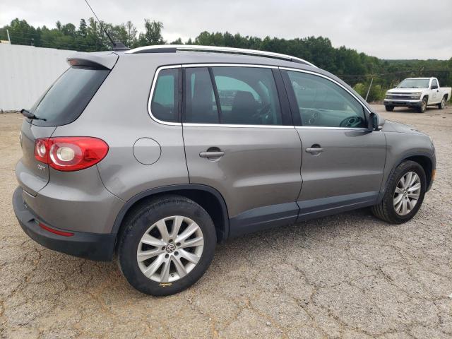 WVGAV95N89W525702 - 2009 VOLKSWAGEN TIGUAN S GRAY photo 3