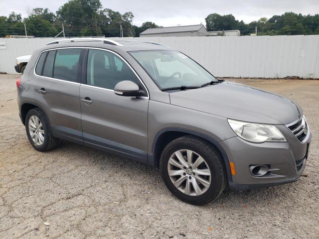 WVGAV95N89W525702 - 2009 VOLKSWAGEN TIGUAN S GRAY photo 4