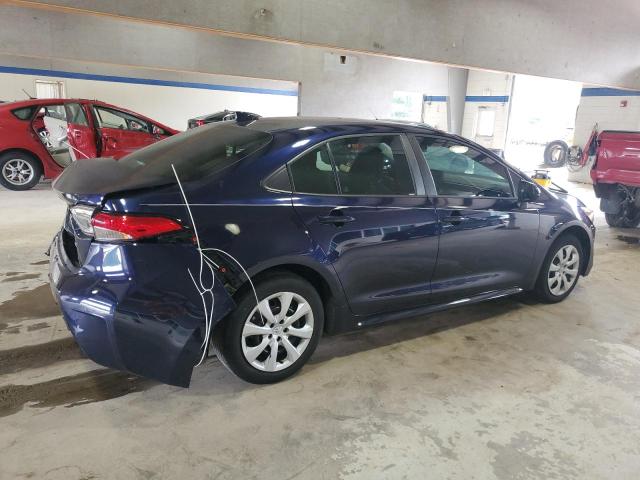 5YFEPMAE4NP282806 - 2022 TOYOTA COROLLA LE BLUE photo 3