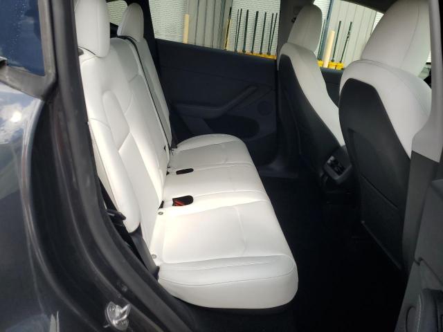 7SAYGDEFXRA279555 - 2024 TESLA MODEL Y GRAY photo 10
