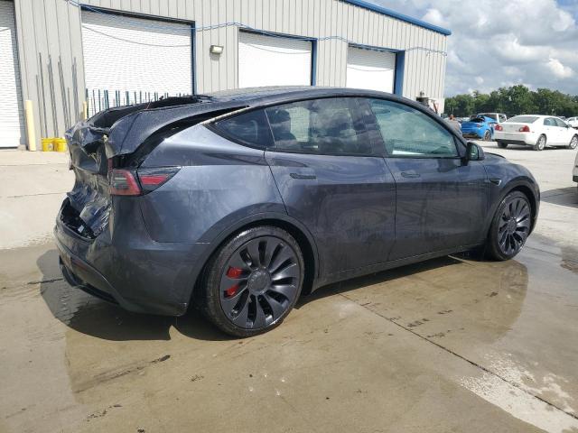 7SAYGDEFXRA279555 - 2024 TESLA MODEL Y GRAY photo 3
