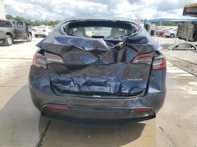 7SAYGDEFXRA279555 - 2024 TESLA MODEL Y GRAY photo 6
