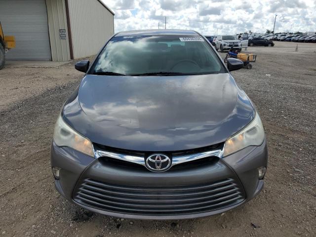 4T4BF1FKXFR506704 - 2015 TOYOTA CAMRY LE GRAY photo 5