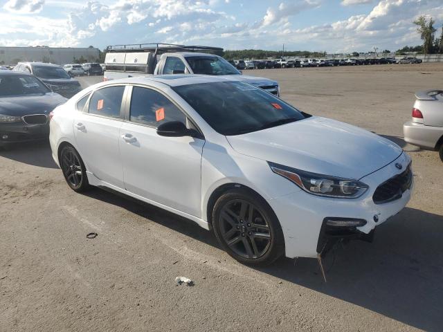 3KPF34AD2ME366159 - 2021 KIA FORTE GT LINE WHITE photo 4