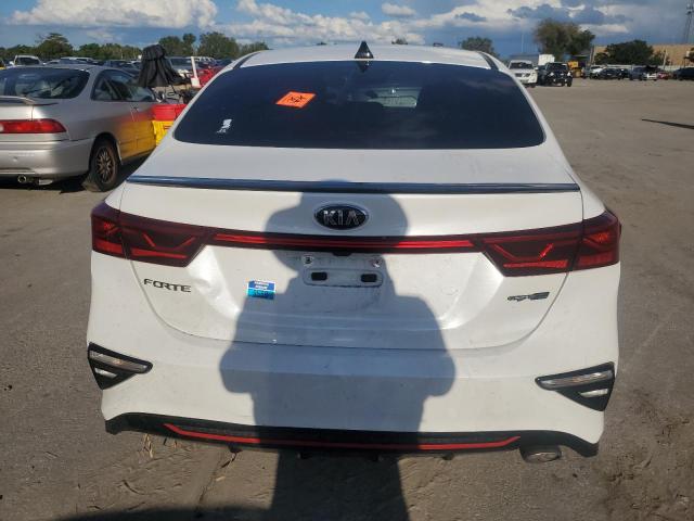 3KPF34AD2ME366159 - 2021 KIA FORTE GT LINE WHITE photo 6