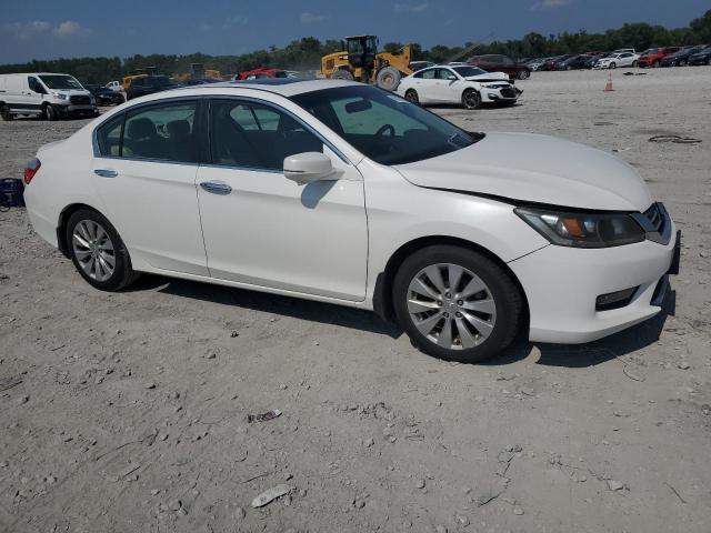 1HGCR2F74DA130870 - 2013 HONDA ACCORD EX WHITE photo 4