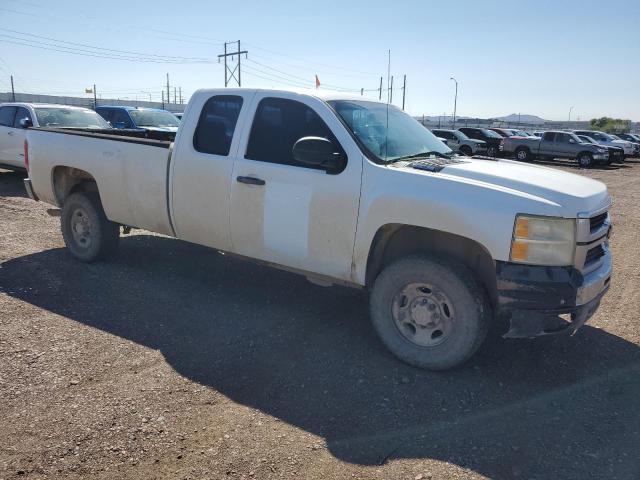 1GCHC29K98E209181 - 2008 CHEVROLET SILVERADO C2500 HEAVY DUTY WHITE photo 4