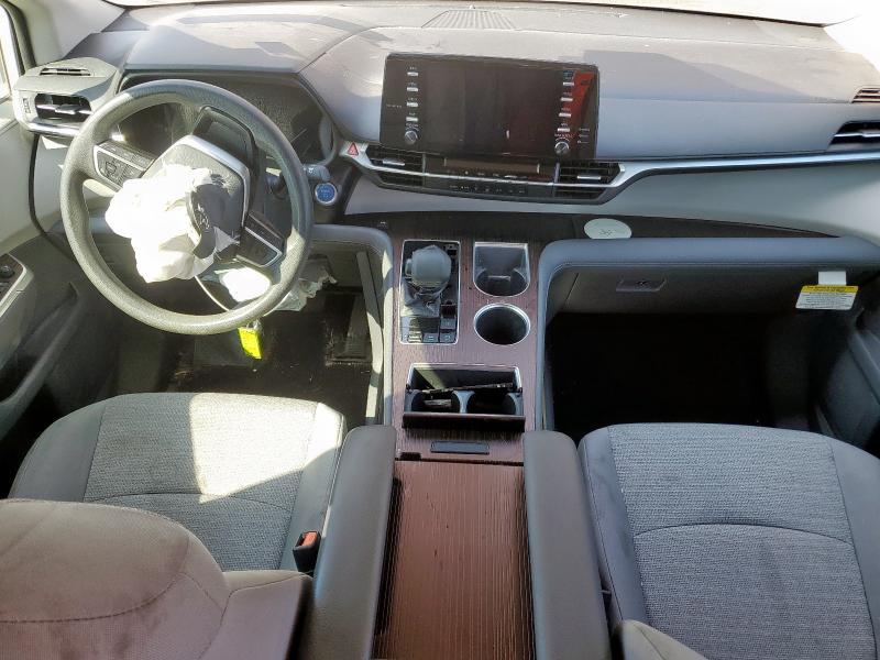 5TDKRKEC2MS058885 - 2021 TOYOTA SIENNA LE Biały zdjęcie 8