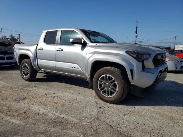 3TMLB5JN4RM078354 - 2024 TOYOTA TACOMA DOUBLE CAB ვერცხლისფერი ფოტო 4