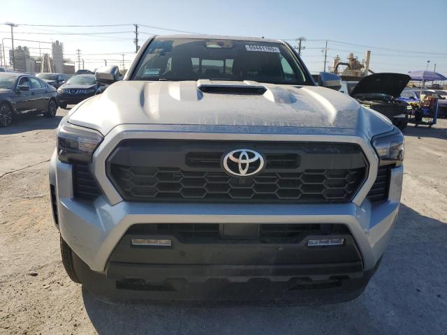3TMLB5JN4RM078354 - 2024 TOYOTA TACOMA DOUBLE CAB ვერცხლისფერი ფოტო 5