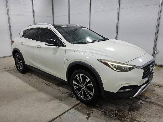 SJKCH5CR1JA046653 - 2018 INFINITI QX30 BASE WHITE photo 4