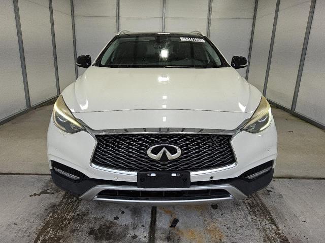 SJKCH5CR1JA046653 - 2018 INFINITI QX30 BASE WHITE photo 5