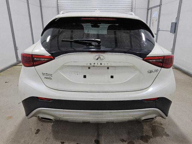 SJKCH5CR1JA046653 - 2018 INFINITI QX30 BASE WHITE photo 6