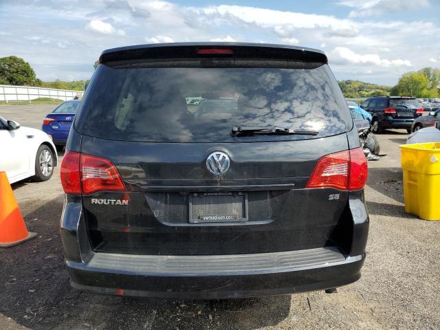 2C4RVABGXER135217 - 2014 VOLKSWAGEN ROUTAN SE BLACK photo 6