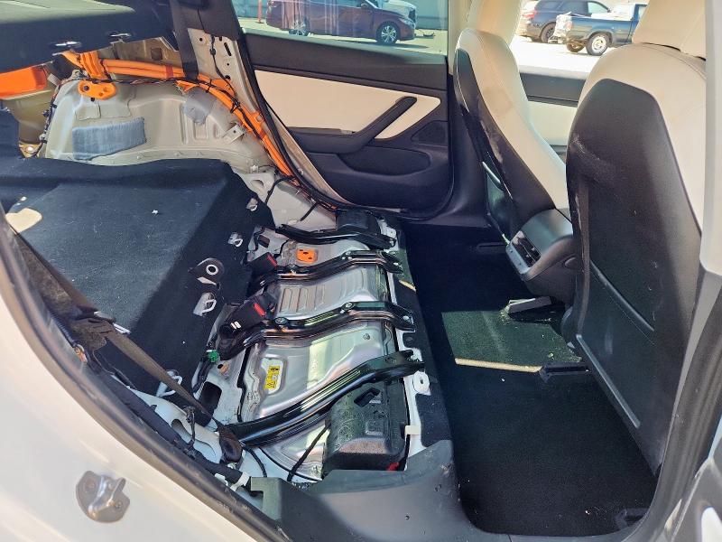 5YJ3E1EB1JF112307 - 2018 TESLA MODEL 3 თეთრი ფოტო 10