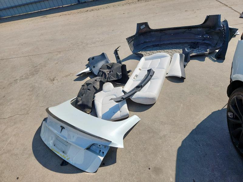 5YJ3E1EB1JF112307 - 2018 TESLA MODEL 3 თეთრი ფოტო 12