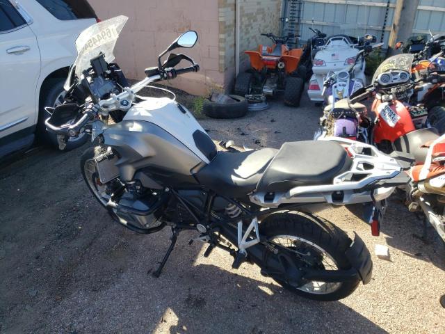 WB10A1106GZ670043 - 2016 BMW R1200 GS GRAY photo 3