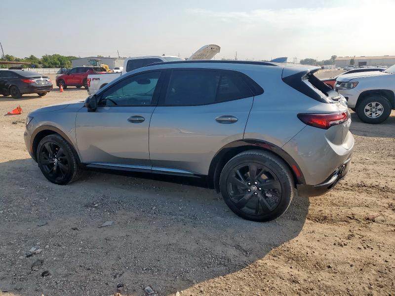 LRBFZNR47PD147100 - 2023 BUICK ENVISION ESSENCE Մոխրագույն լուսանկար 2