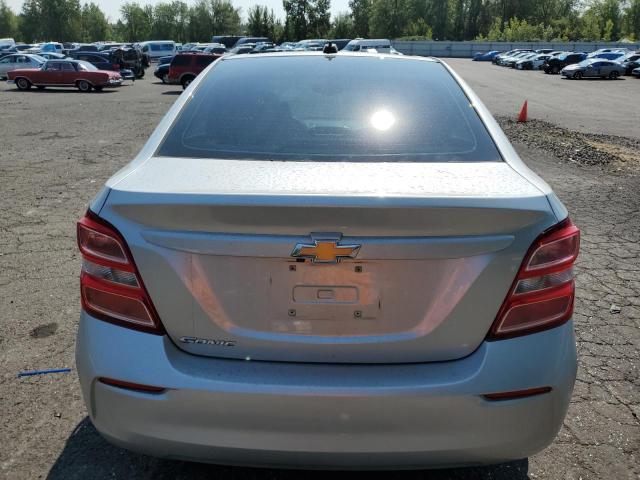 1G1JB5SH3J4110476 - 2018 CHEVROLET SONIC LS SILVER photo 6