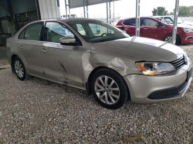 3VWD07AJ5EM212301 - 2014 VOLKSWAGEN JETTA SE TAN photo 4