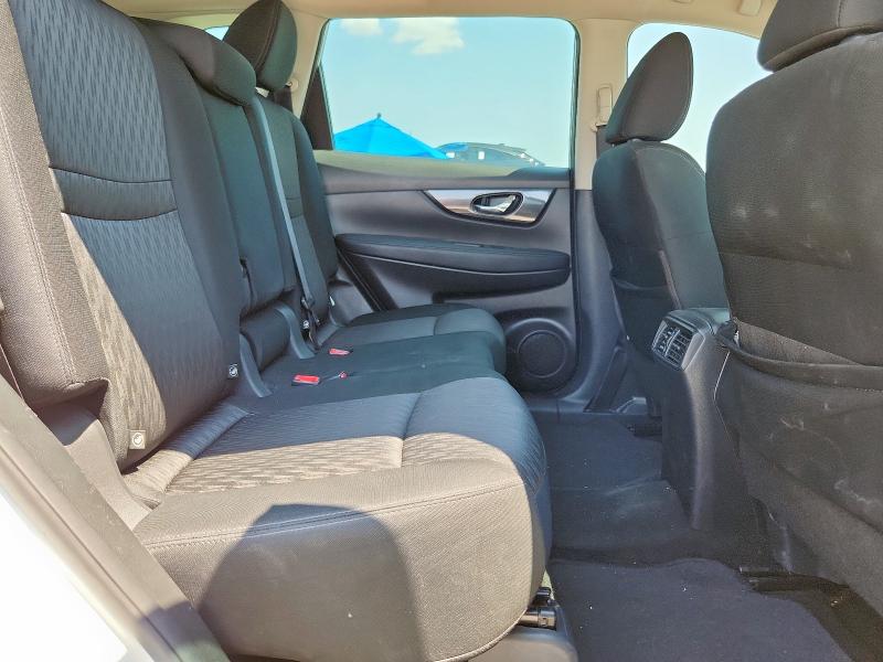 KNMAT2MT3JP538695 - 2018 NISSAN ROGUE S თეთრი ფოტო 11