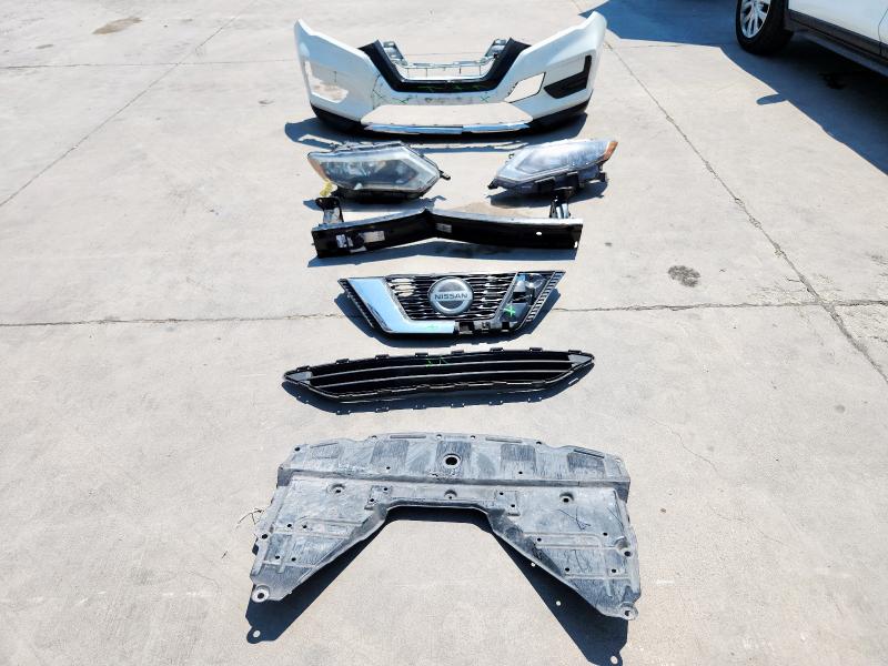 KNMAT2MT3JP538695 - 2018 NISSAN ROGUE S თეთრი ფოტო 13