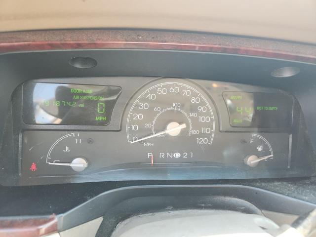 1LNHM81W93Y692575 - 2003 LINCOLN TOWN CAR EXECUTIVE Бежевий фото 9