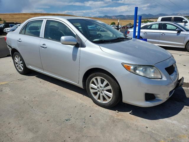 1NXBU4EE7AZ219035 - 2010 TOYOTA COROLLA BASE فضي صورة 4