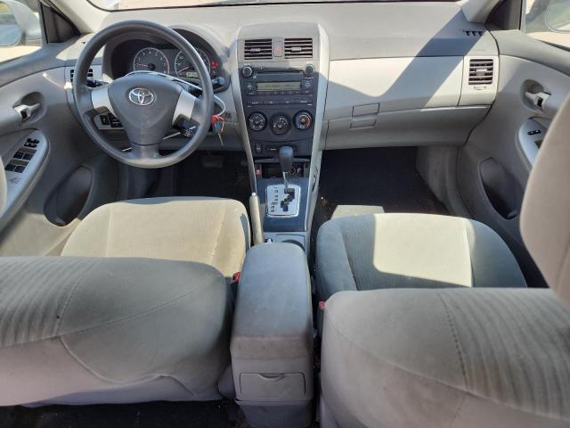 1NXBU4EE7AZ219035 - 2010 TOYOTA COROLLA BASE فضي صورة 8