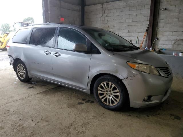 5TDYK3DC1BS045791 - 2011 TOYOTA SIENNA XLE Gümüş foto 4