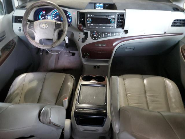 5TDYK3DC1BS045791 - 2011 TOYOTA SIENNA XLE Gümüş foto 8