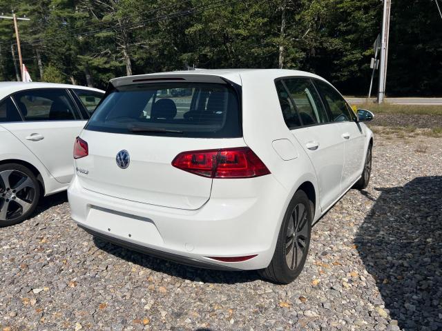 WVWKP7AU3GW913809 - 2016 VOLKSWAGEN E-GOLF SE WHITE photo 4