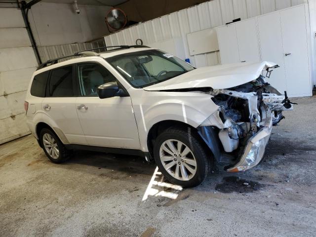 JF2SHADC6BH776439 - 2011 SUBARU FORESTER 2.5X PREMIUM WHITE photo 4