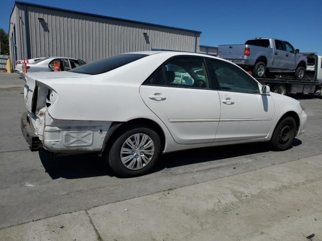 4T1BE30KX5U617673 - 2005 TOYOTA CAMRY LE WHITE photo 3