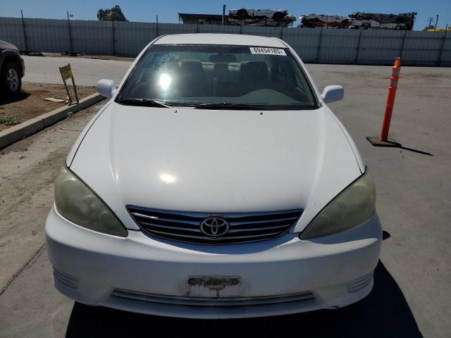 4T1BE30KX5U617673 - 2005 TOYOTA CAMRY LE WHITE photo 5
