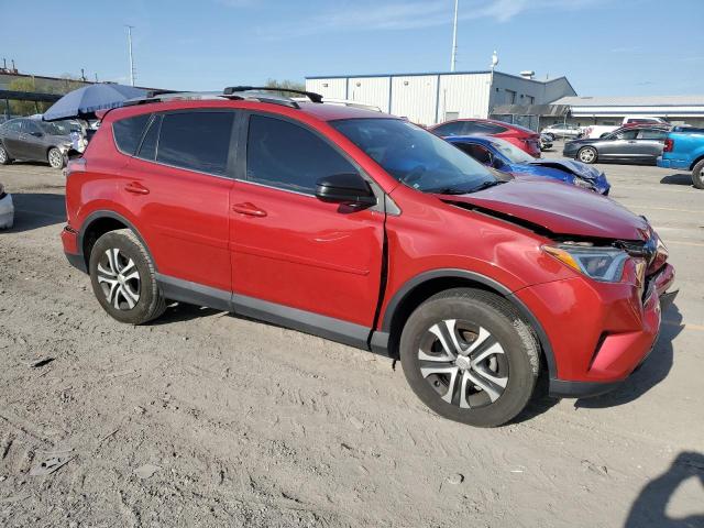 2T3ZFREV0HW368278 - 2017 TOYOTA RAV4 LE წითელი ფოტო 4