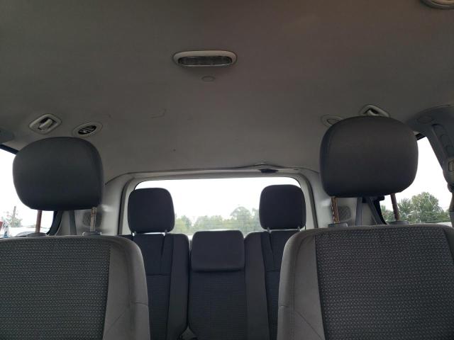 2V4RW4DG4BR668290 - 2011 VOLKSWAGEN ROUTAN S WHITE photo 10