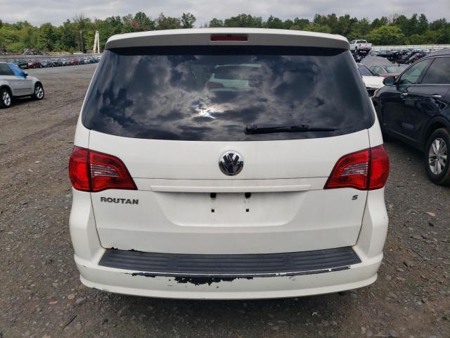 2V4RW4DG4BR668290 - 2011 VOLKSWAGEN ROUTAN S WHITE photo 6