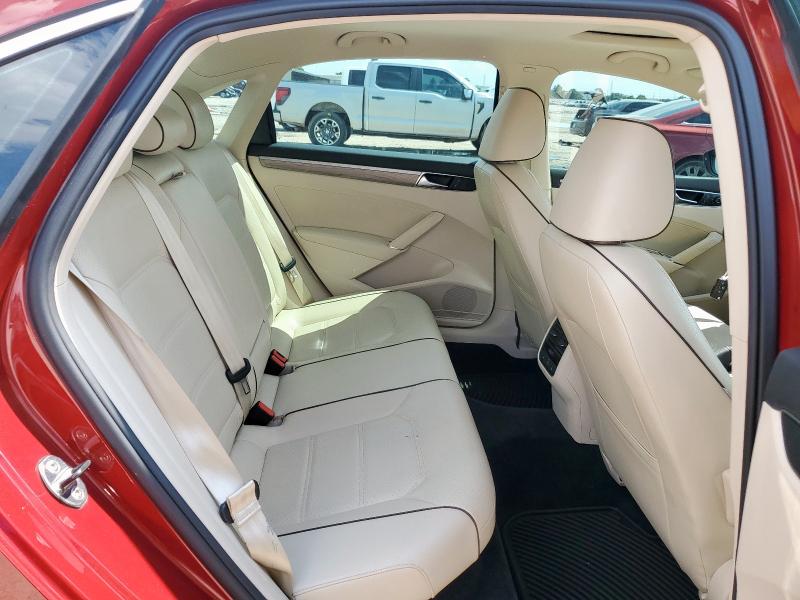 1VWGT7A39HC005003 - 2017 VOLKSWAGEN PASSAT SE RED photo 10