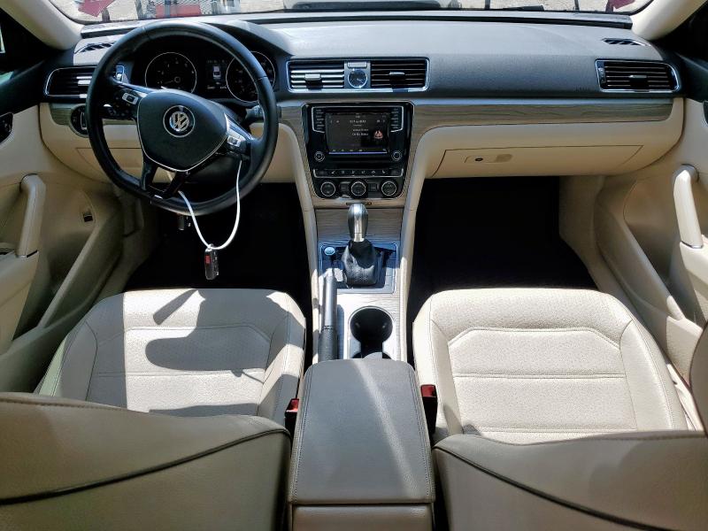 1VWGT7A39HC005003 - 2017 VOLKSWAGEN PASSAT SE RED photo 8