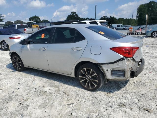 5YFBURHE4JP766547 - 2018 TOYOTA COROLLA L SILVER photo 2