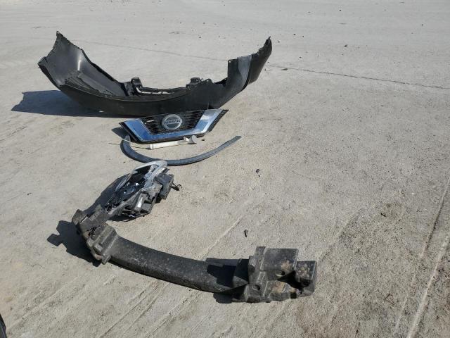 KNMAT2MT1JP501015 - 2018 NISSAN ROGUE S Қара фото 13