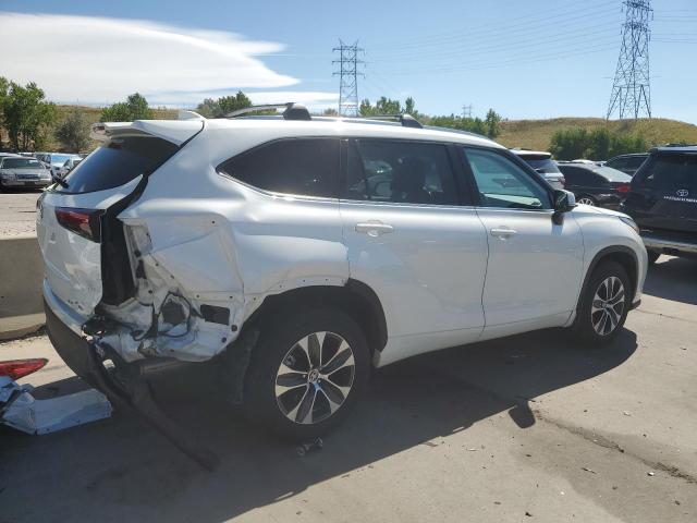 5TDHZRBH3MS535438 - 2021 TOYOTA HIGHLANDER XLE WHITE photo 3