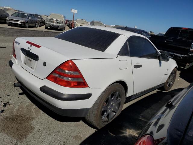 WDBKK47F5YF149970 - 2000 MERCEDES-BENZ SLK 230 KOMPRESSOR WHITE photo 3