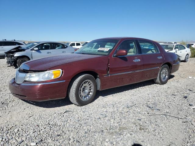 1LNHM83W2YY796796 - 2000 LINCOLN TOWN CARTIER RED photo 1