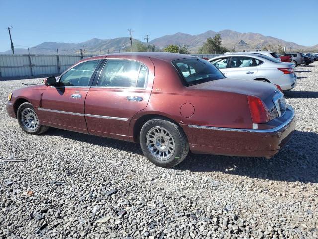 1LNHM83W2YY796796 - 2000 LINCOLN TOWN CARTIER RED photo 2
