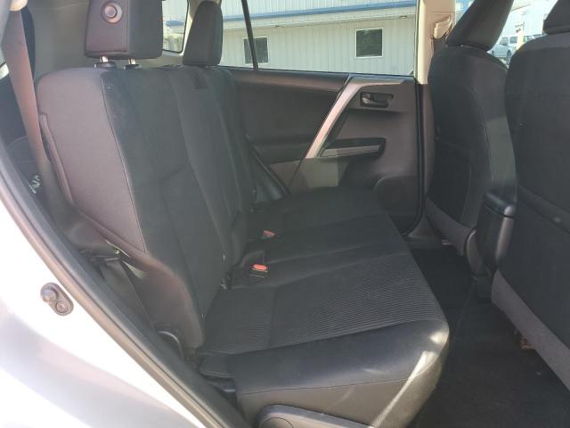 2T3ZFREV4JW452495 - 2018 TOYOTA RAV4 LE فضي صورة 11