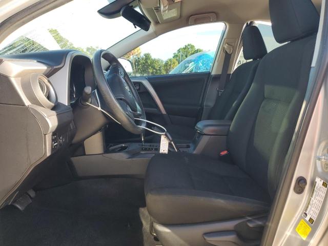 2T3ZFREV4JW452495 - 2018 TOYOTA RAV4 LE فضي صورة 7