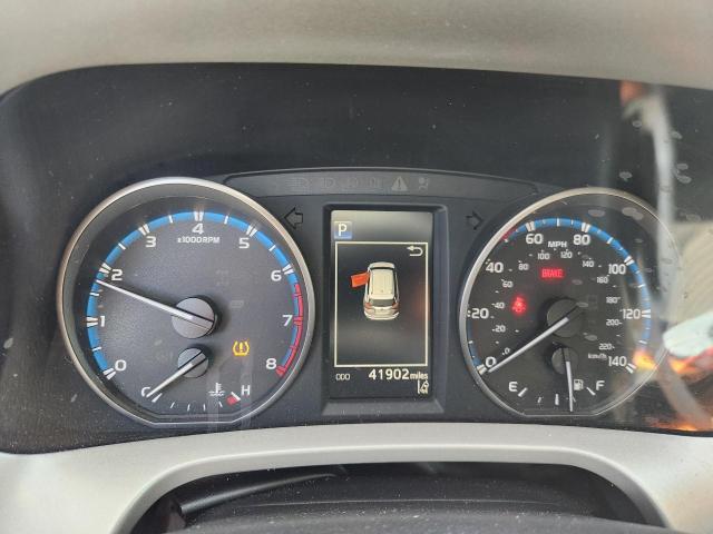 2T3ZFREV4JW452495 - 2018 TOYOTA RAV4 LE فضي صورة 9